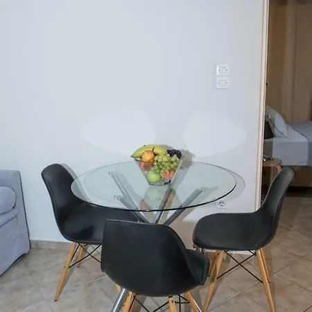 A Beautifull 2Nd Floor Apartment Close To The Port Kalamata Exterior photo
