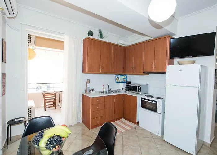 A Beautifull 2Nd Floor Apartment Close To The Port